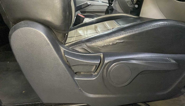 2020 Mahindra XUV300 W8 1.5 DIESEL, Diesel, Manual, 28,193 km, Driver Side Adjustment Panel
