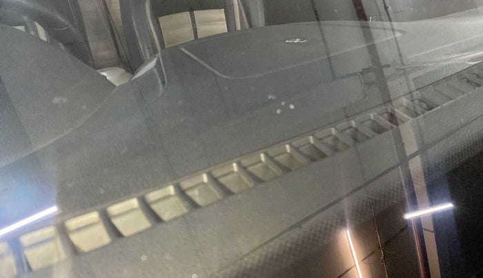 2020 Mahindra XUV300 W8 1.5 DIESEL, Diesel, Manual, 28,193 km, Front windshield - Minor spot on windshield