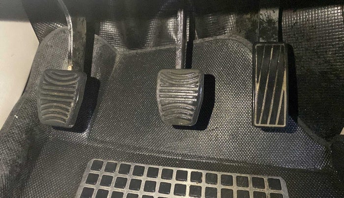2020 Mahindra XUV300 W8 1.5 DIESEL, Diesel, Manual, 28,193 km, Pedals