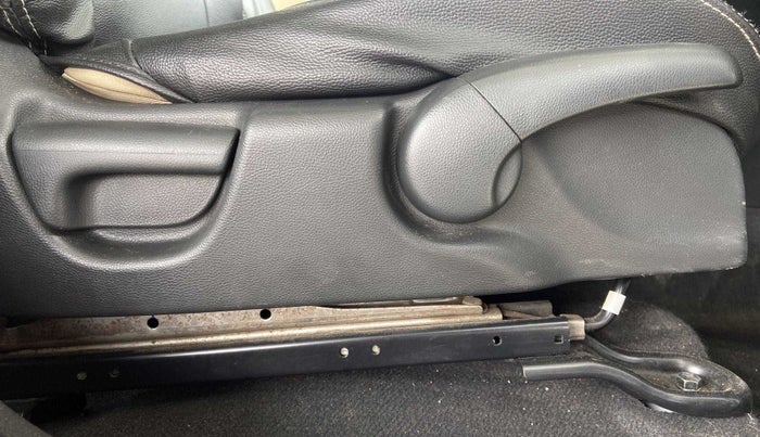 2016 Honda Jazz 1.2L I-VTEC V, Petrol, Manual, 1,06,375 km, Driver Side Adjustment Panel