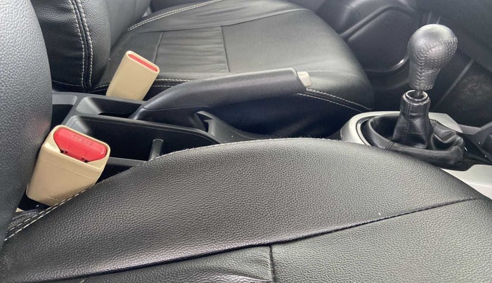 2016 Honda Jazz 1.2L I-VTEC V, Petrol, Manual, 1,06,375 km, Gear Lever