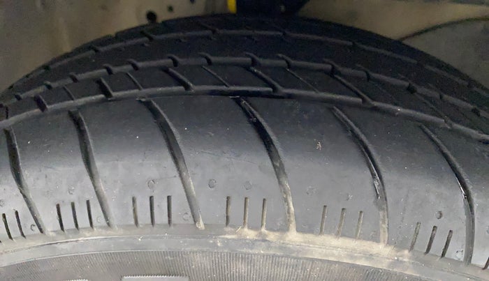 2014 Honda Brio S MT, Petrol, Manual, 93,929 km, Right Front Tyre Tread