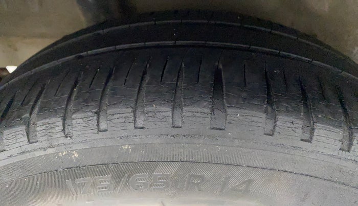2014 Honda Brio S MT, Petrol, Manual, 93,929 km, Right Rear Tyre Tread