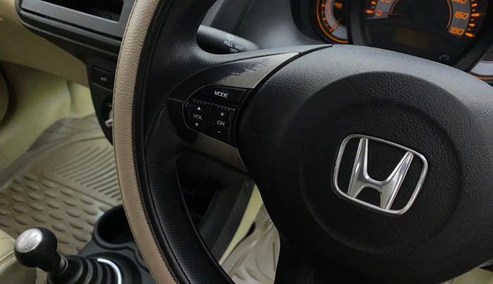 2014 Honda Brio S MT, Petrol, Manual, 93,929 km, Steering wheel - Sound system control not functional