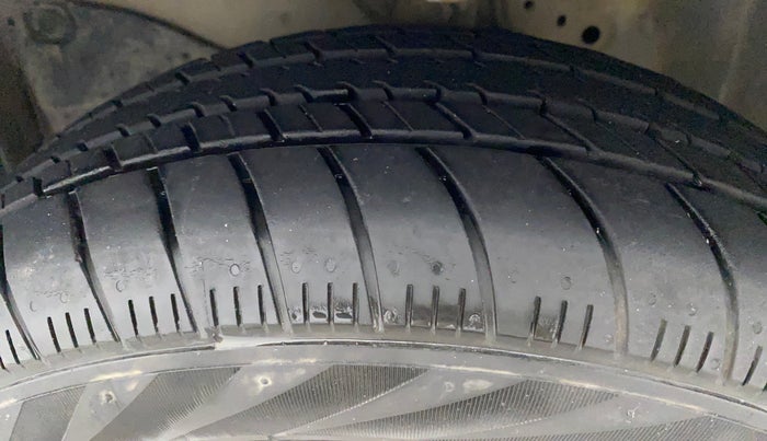 2014 Honda Brio S MT, Petrol, Manual, 93,929 km, Left Front Tyre Tread