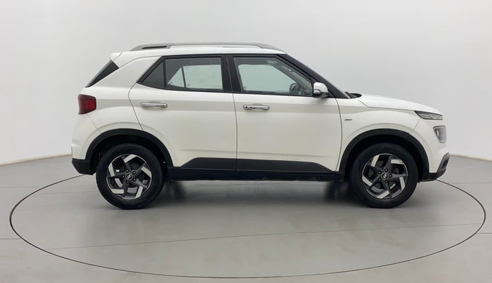 2019 Hyundai VENUE SX PLUS 1.0 TURBO DCT, Petrol, Automatic, 1,05,734 km, Right Side View