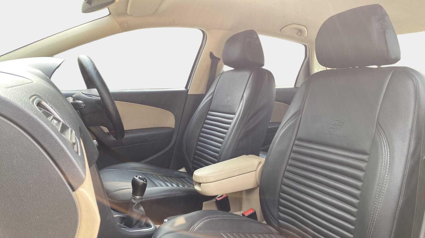 2017 Volkswagen Ameo HIGHLINE1.2L PLUS 16 ALLOY, Petrol, Manual, 68,890 km, Right Side Front Door Cabin