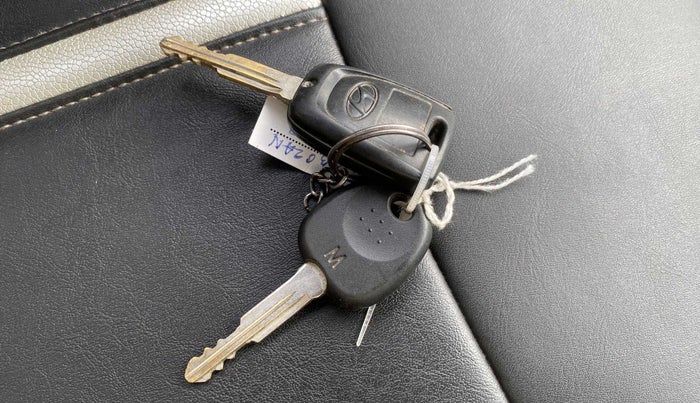 2018 Hyundai NEW SANTRO SPORTZ MT, Petrol, Manual, 35,761 km, Key Close Up