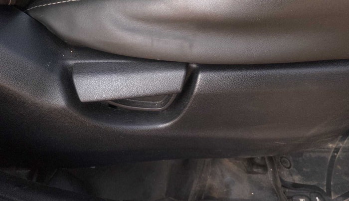 2018 Hyundai NEW SANTRO SPORTZ MT, Petrol, Manual, 35,761 km, Driver Side Adjustment Panel