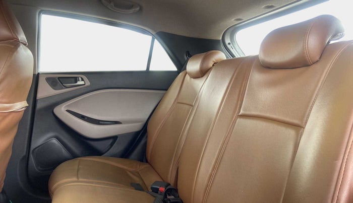 2016 Hyundai Elite i20 ASTA 1.2 (O), Petrol, Manual, 84,612 km, Right Side Rear Door Cabin