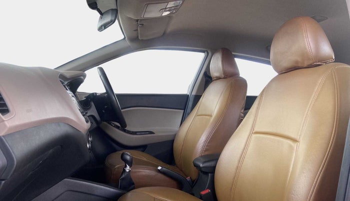 2016 Hyundai Elite i20 ASTA 1.2 (O), Petrol, Manual, 84,612 km, Right Side Front Door Cabin