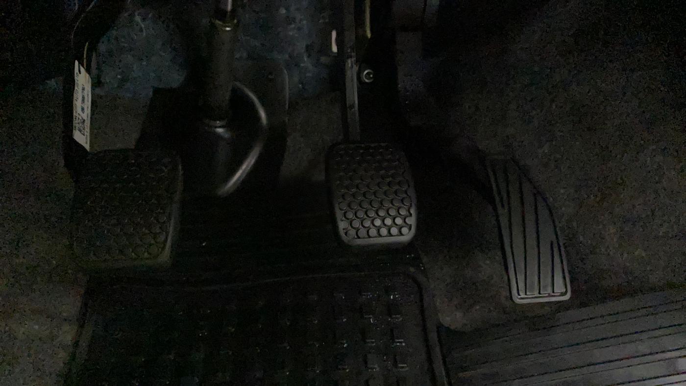 2022 Maruti Alto VXI, Petrol, Manual, 2,537 km, Pedals