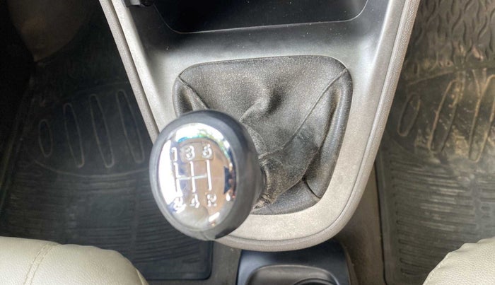 2010 Hyundai i10 ASTA 1.2, Petrol, Manual, 43,226 km, Gear lever - Boot cover slightly torn