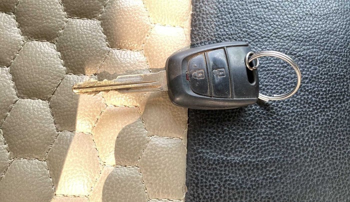 2019 Hyundai NEW SANTRO ASTA MT, Petrol, Manual, 17,902 km, Key Close Up