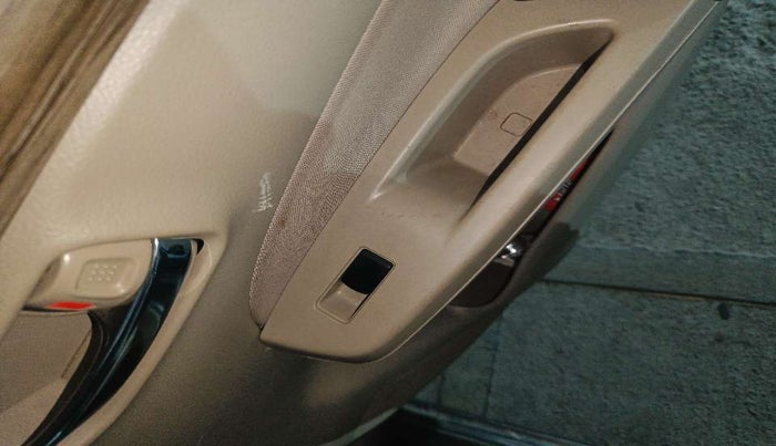 2020 Maruti Ciaz DELTA 1.5 SHVS MT PETROL, Petrol, Manual, 29,401 km, Right rear window switch / handle - Switch/handle not functional