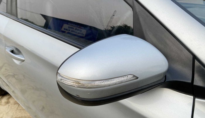 2019 Hyundai Elite i20 SPORTZ PLUS 1.2, Petrol, Manual, 47,933 km, Right rear-view mirror - Indicator light has minor damage