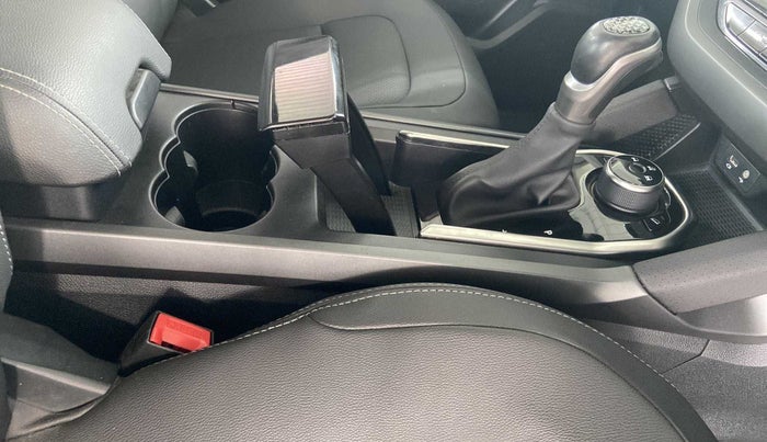 2020 Tata Harrier XZA PLUS 2.0L DARK EDITION, Diesel, Automatic, 39,334 km, Gear Lever