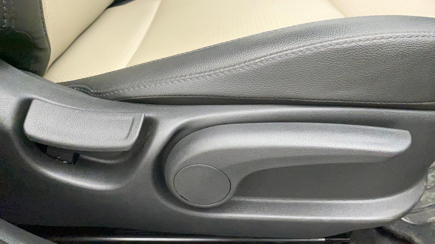 2022 Hyundai Verna SX (O) 1.5 CRDI, Diesel, Manual, 16,368 km, Driver Side Adjustment Panel