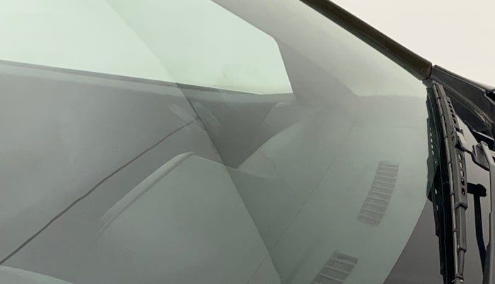 2020 Renault Kwid RXL 1.0 AMT, Petrol, Automatic, 33,195 km, Front windshield - Minor spot on windshield