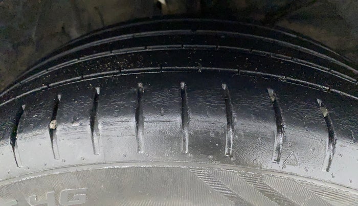 2019 Maruti Baleno ALPHA PETROL 1.2, Petrol, Manual, 39,675 km, Right Front Tyre Tread