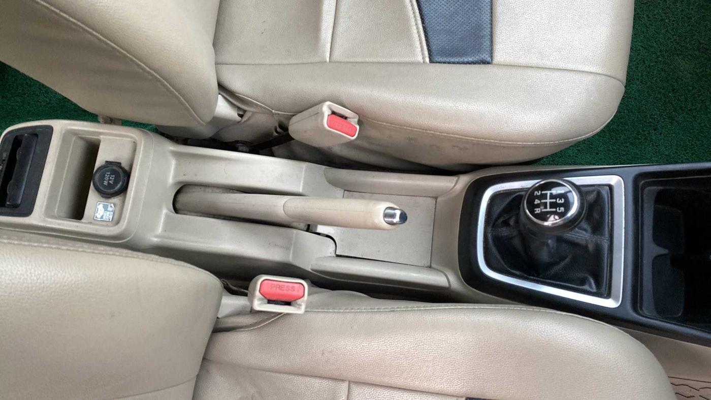 2018 Maruti Dzire VXI, Petrol, Manual, 71,291 km, Gear Lever