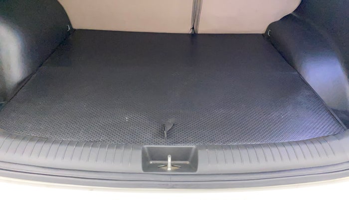 2016 Hyundai Creta SX PLUS AT 1.6 PETROL, Petrol, Automatic, 94,505 km, Boot Inside