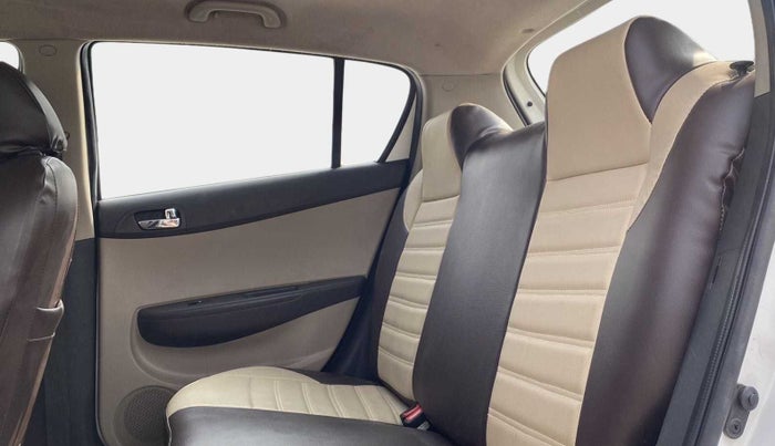 2013 Hyundai i20 MAGNA (O) 1.2, Petrol, Manual, 66,422 km, Right Side Rear Door Cabin