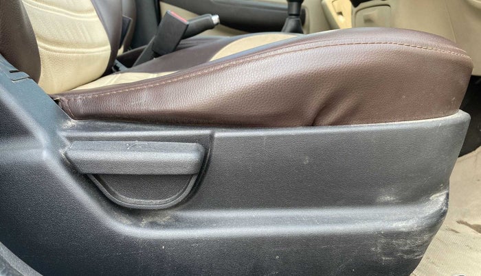 2013 Hyundai i20 MAGNA (O) 1.2, Petrol, Manual, 66,422 km, Driver Side Adjustment Panel