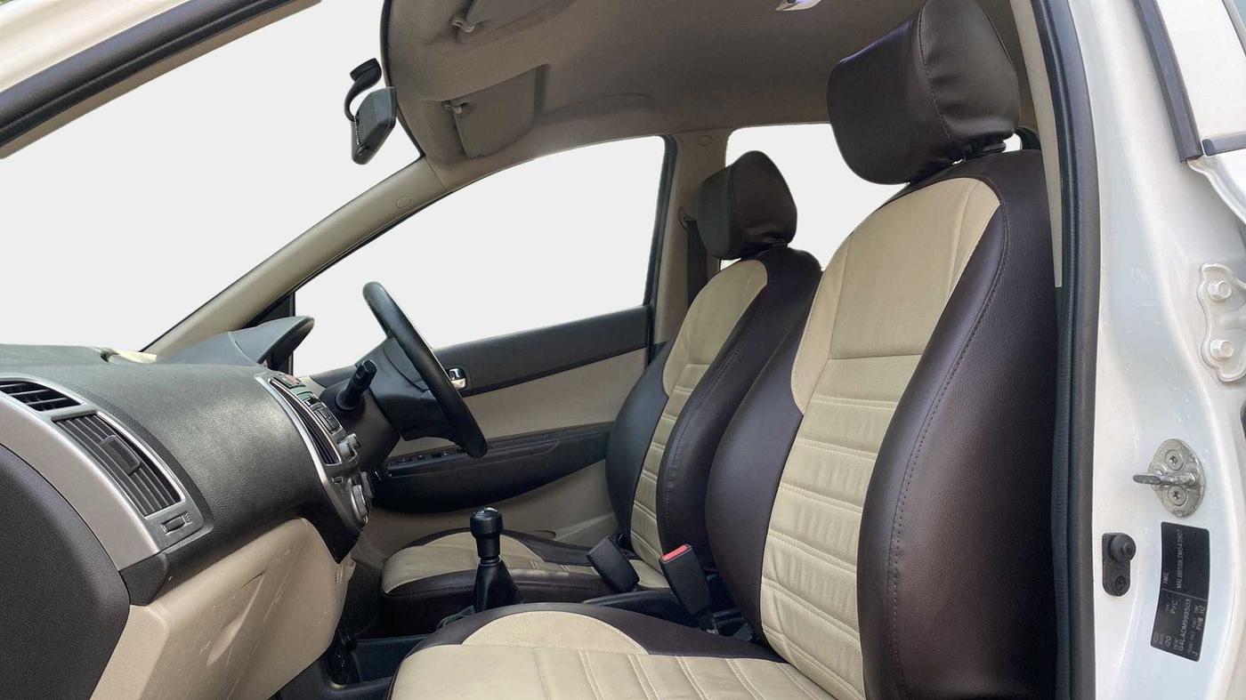 2013 Hyundai i20 MAGNA (O) 1.2, Petrol, Manual, 66,422 km, Right Side Front Door Cabin