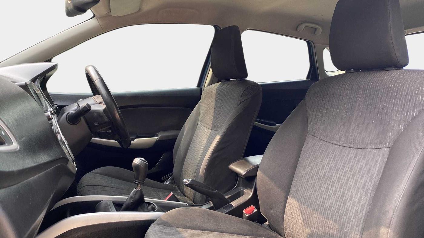 2016 Maruti Baleno ZETA DIESEL 1.3, Diesel, Manual, 98,068 km, Right Side Front Door Cabin