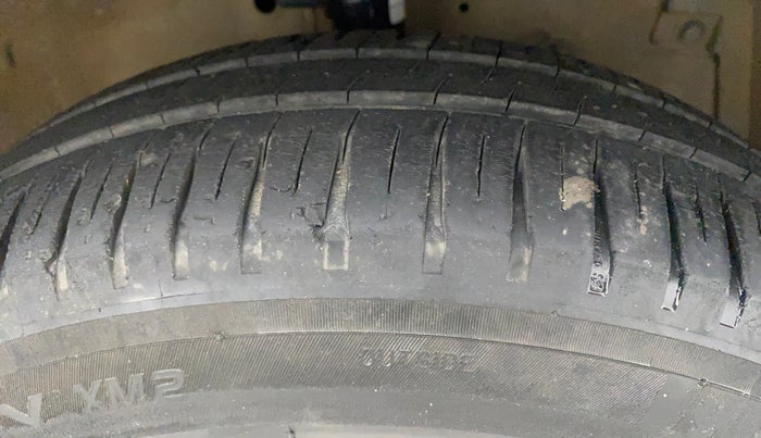 2013 Maruti Swift VXI, Petrol, Manual, 1,05,295 km, Right Front Tyre Tread