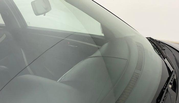2013 Maruti Swift VXI, Petrol, Manual, 1,05,295 km, Front windshield - Minor spot on windshield