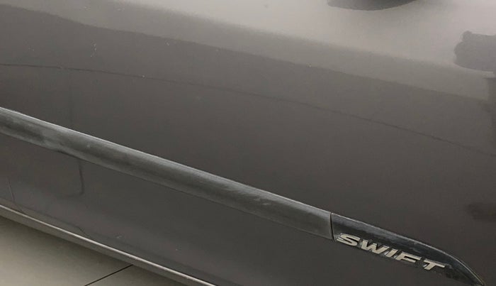 2013 Maruti Swift VXI, Petrol, Manual, 1,05,295 km, Driver-side door - Slightly dented