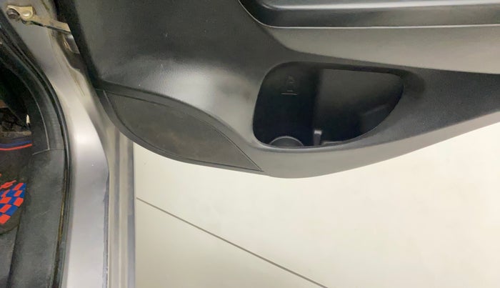 2013 Maruti Swift VXI, Petrol, Manual, 1,05,295 km, Infotainment system - Rear speakers missing / not working
