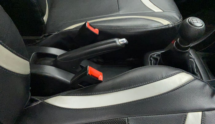 2013 Maruti Swift VXI, Petrol, Manual, 1,05,295 km, Gear Lever