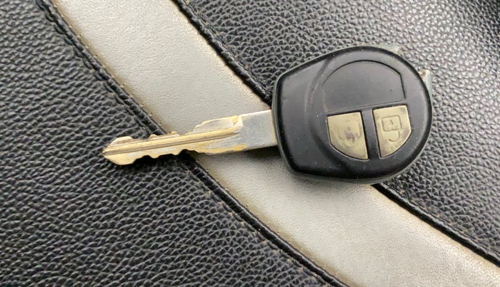 2013 Maruti Swift VXI, Petrol, Manual, 1,05,295 km, Lock system - Remote key not working
