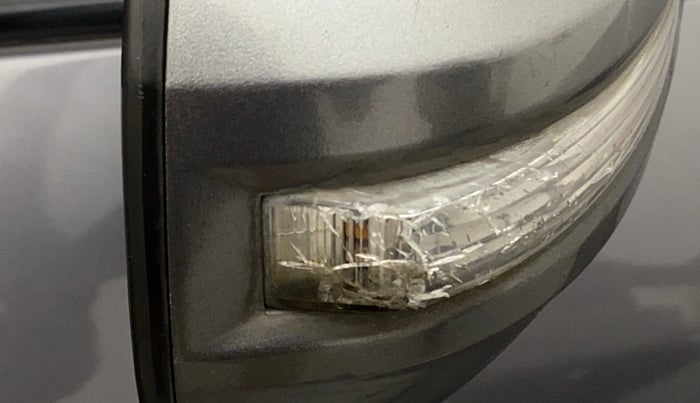 2013 Maruti Swift VXI, Petrol, Manual, 1,05,295 km, Right rear-view mirror - Indicator light has minor damage