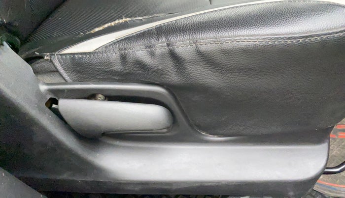 2013 Maruti Swift VXI, Petrol, Manual, 1,05,295 km, Driver Side Adjustment Panel