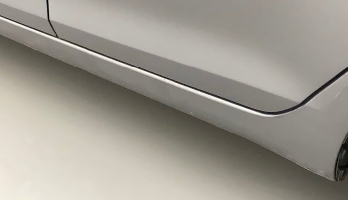 2013 Maruti Swift VXI, Petrol, Manual, 1,05,295 km, Left running board - Minor scratches