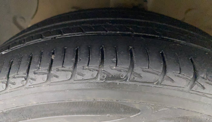 2015 Hyundai Xcent S 1.2, Petrol, Manual, 55,418 km, Left Front Tyre Tread