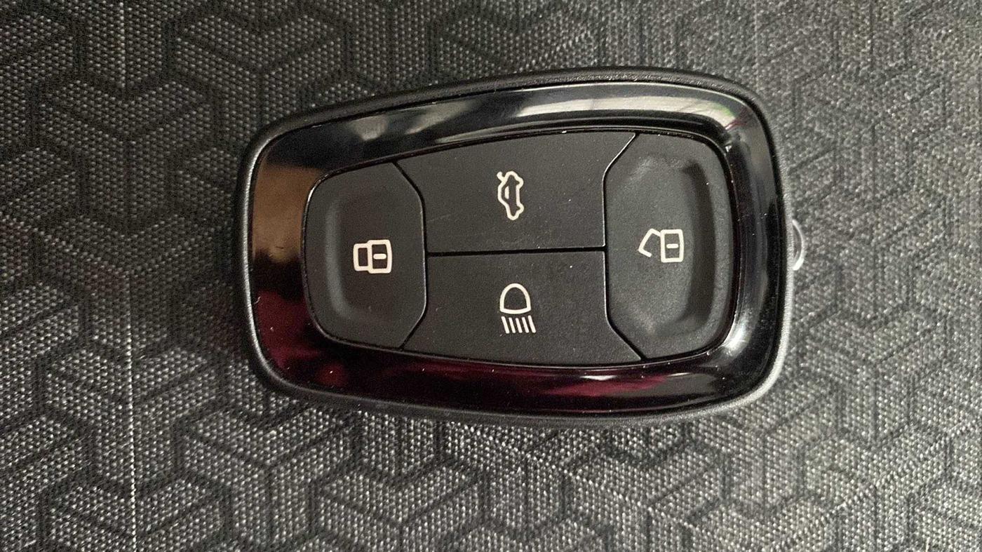 2023 Tata PUNCH CREATIVE AMT 1.2 RTN DUAL TONE, Petrol, Automatic, 4,741 km, Key Close Up