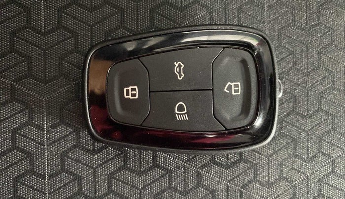 2023 Tata PUNCH CREATIVE AMT 1.2 RTN DUAL TONE, Petrol, Automatic, 4,741 km, Key Close Up