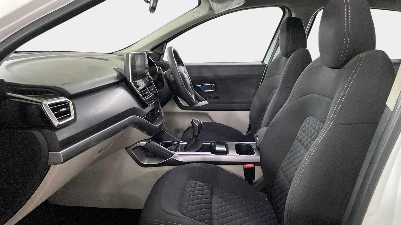 2021 Tata Safari XT PLUS, Diesel, Manual, 23,116 km, Right Side Front Door Cabin