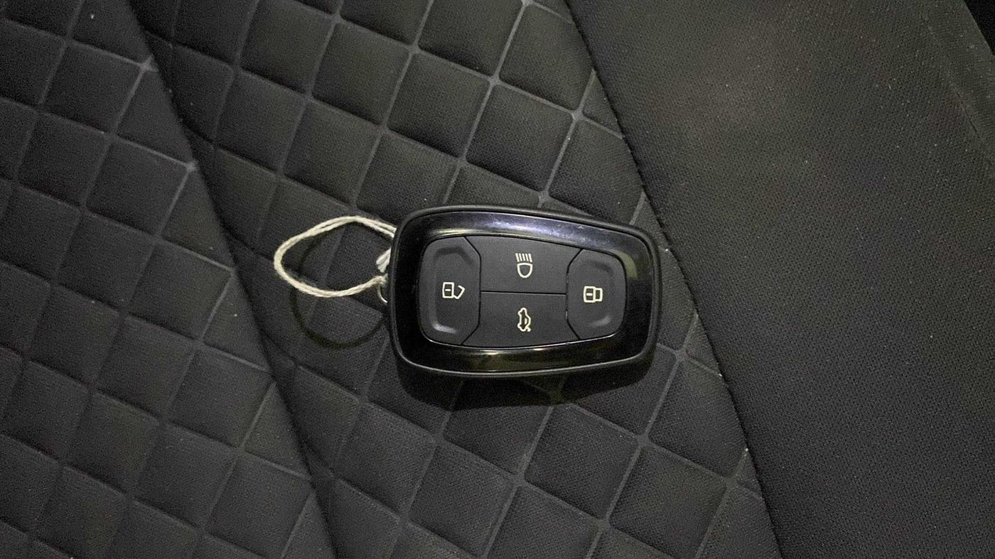 2021 Tata Safari XT PLUS, Diesel, Manual, 23,116 km, Key Close Up