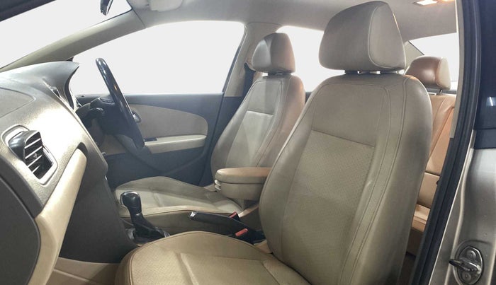 2015 Volkswagen Vento HIGHLINE 1.5 AT, Diesel, Automatic, 72,821 km, Right Side Front Door Cabin