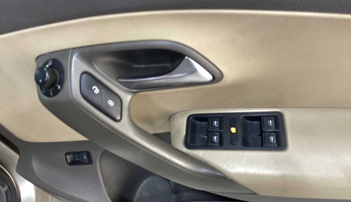 2015 Volkswagen Vento HIGHLINE 1.5 AT, Diesel, Automatic, 72,821 km, Driver Side Door Panels Control