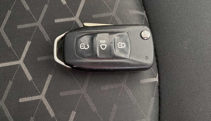 2021 Tata NEXON XM PETROL, Petrol, Manual, 35,294 km, Key Close Up