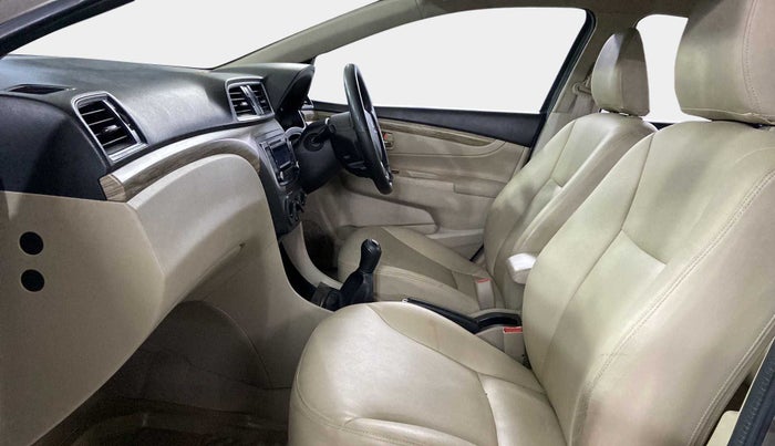 2021 Maruti Ciaz SIGMA 1.5 SHVS MT  PETROL, Petrol, Manual, 41,549 km, Right Side Front Door Cabin