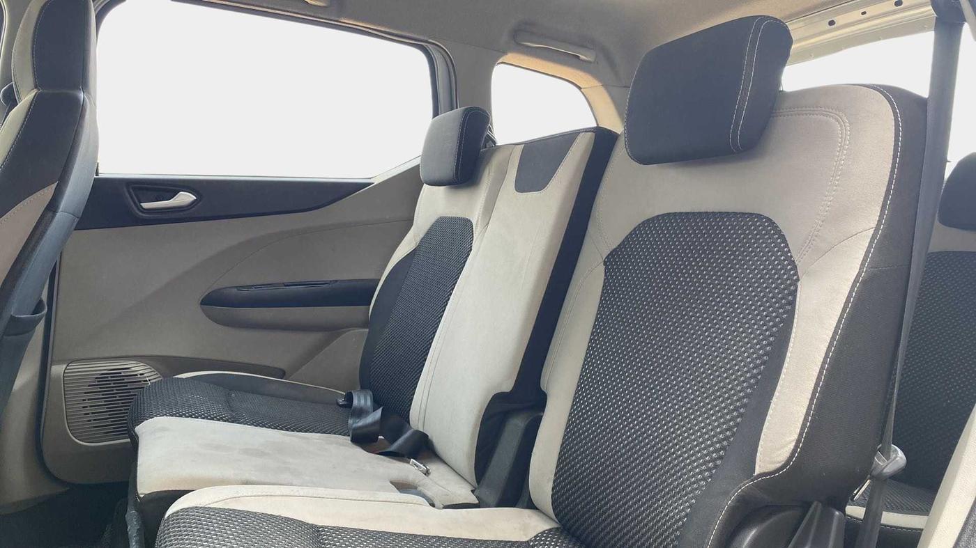 2019 Renault TRIBER RXZ, Petrol, Manual, 84,579 km, Right Side Rear Door Cabin