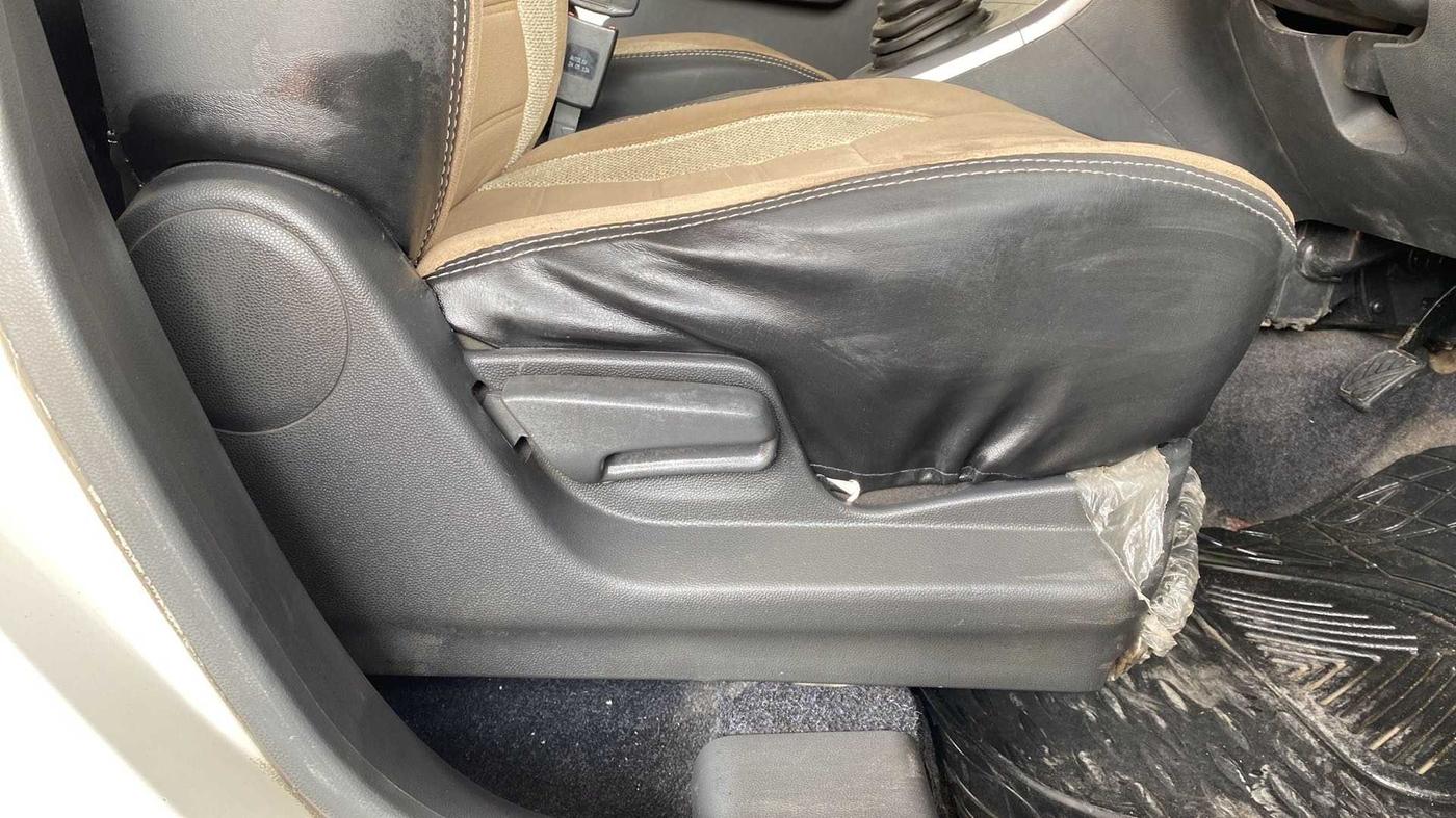 2013 Maruti Ritz VXI, Petrol, Manual, 79,780 km, Driver Side Adjustment Panel